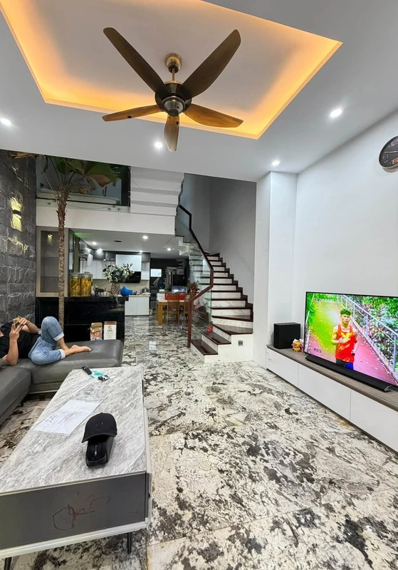 Bán nhà 4 tầng sát biển 80m², 3PN, view biển, 16 tỷ