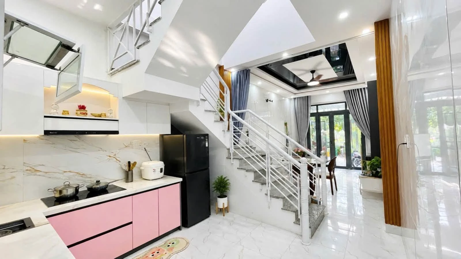 Bán nhà 3PN 58m2 gần mặt tiền Tôn Đản, Quận 1 - Ảnh 1