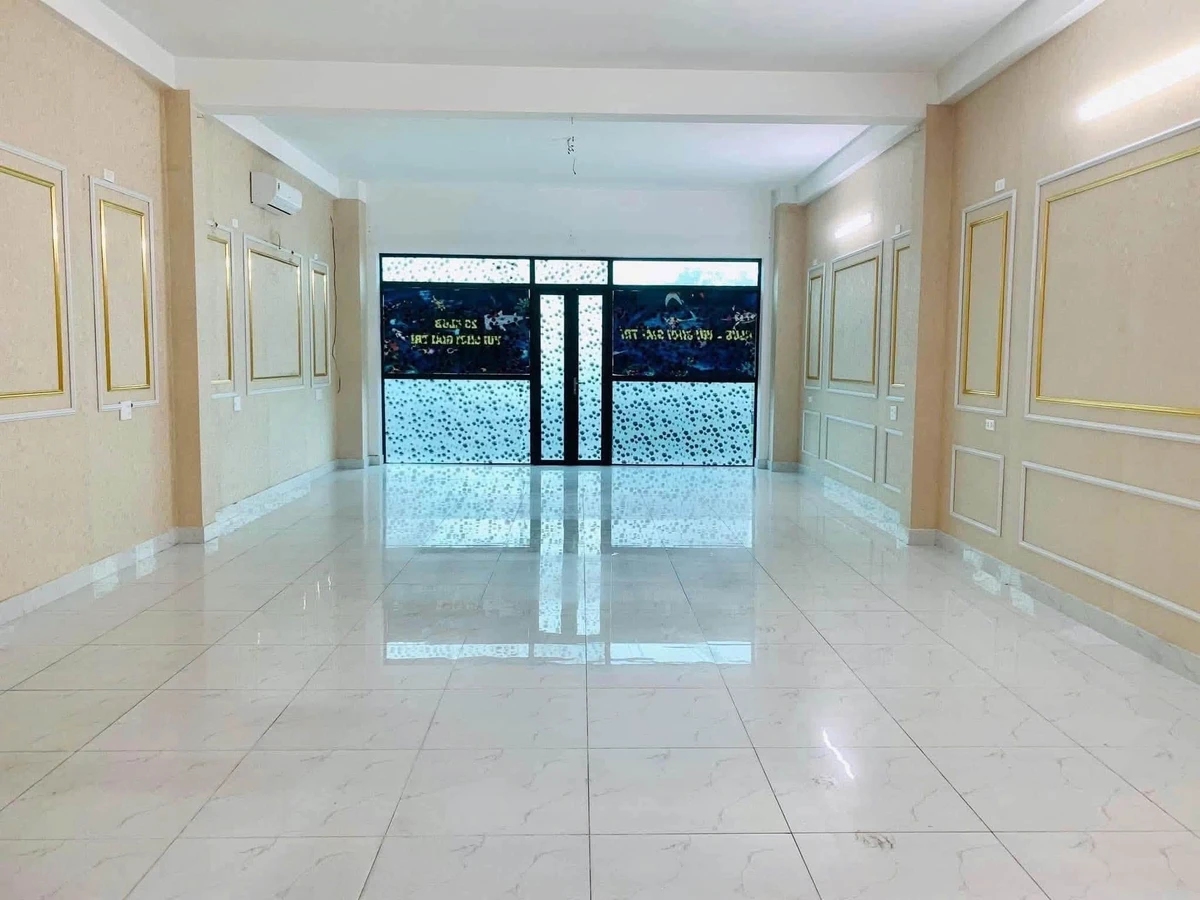 Bán nhà mặt phố Nguyễn Thái Học 112,8m² 4 tầng có thang máy Nghệ An - Ảnh thu nhỏ 2