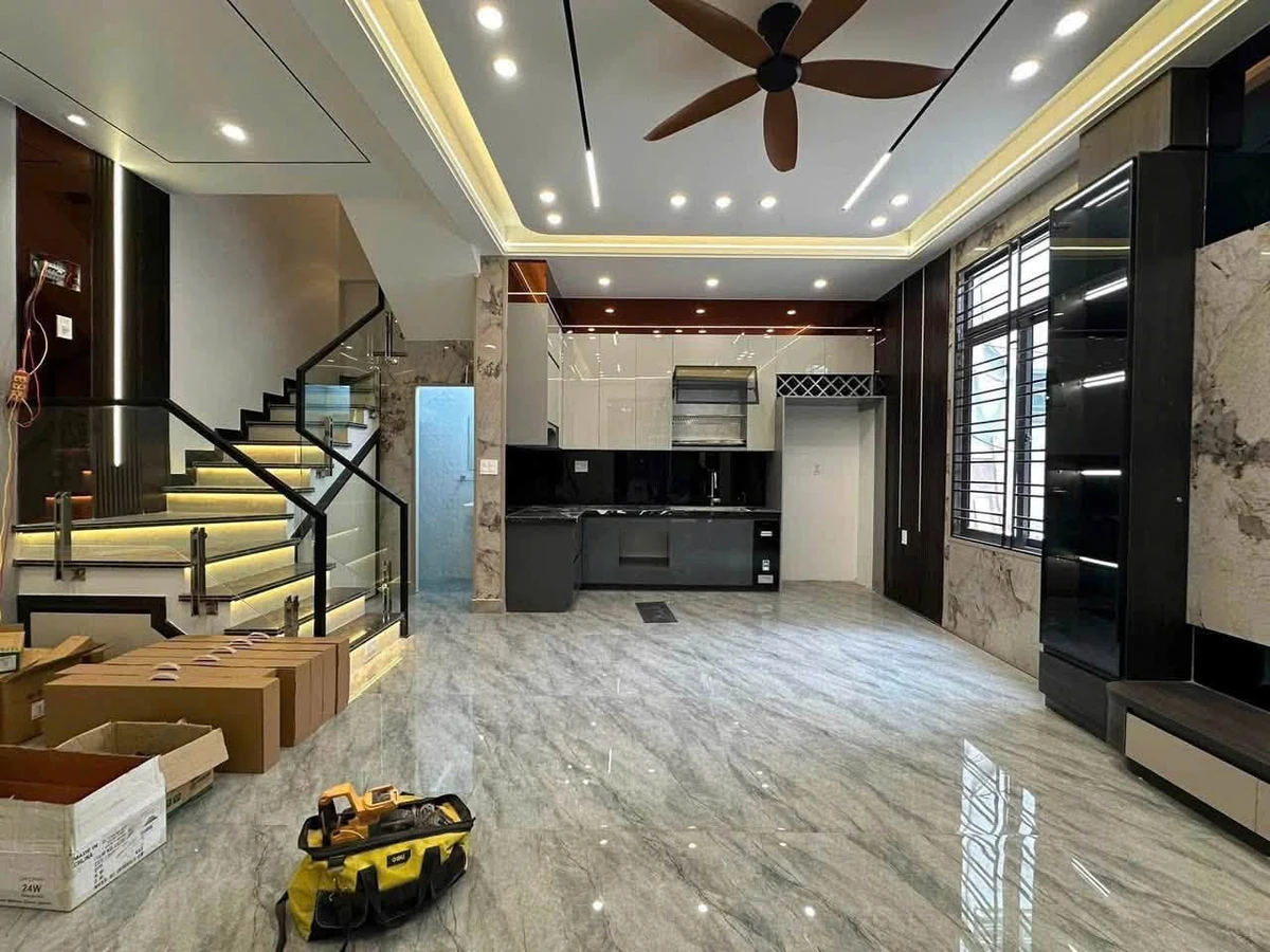 Nhà phố Hồ Sen 3 tỷ sân chung 100m² - Ảnh thu nhỏ 3