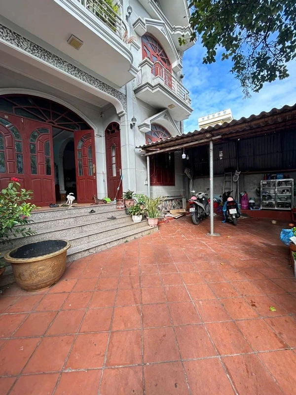 Bán nhà 2 tầng 180m2, 4 phòng ngủ gần nhà văn hóa khu Hai Giếng 2, Cẩm Thủy, Quảng Ninh