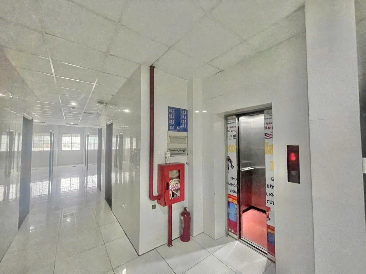 Khách sạn 6 tầng gần 300m² Lê Hồng Phong Quận 10 giá 120 tỷ - Ảnh thu nhỏ 4