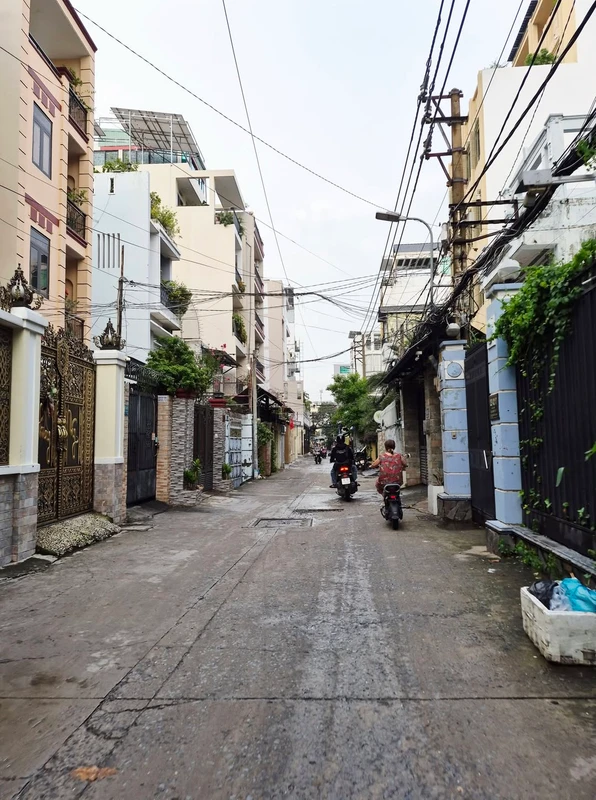 Bán nhà góc 2 mặt hẻm 4 tầng Quận 11, 35.7m² phuog