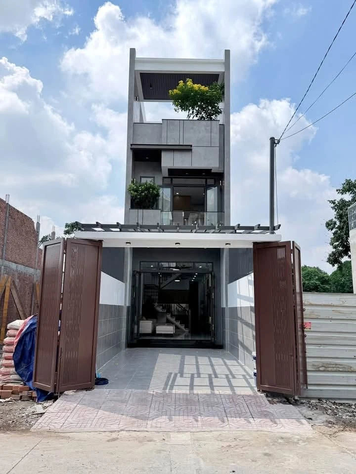 Bán nhà phố 100m² 3PN gần Big C Dĩ An, Bình Dương - Ảnh 1