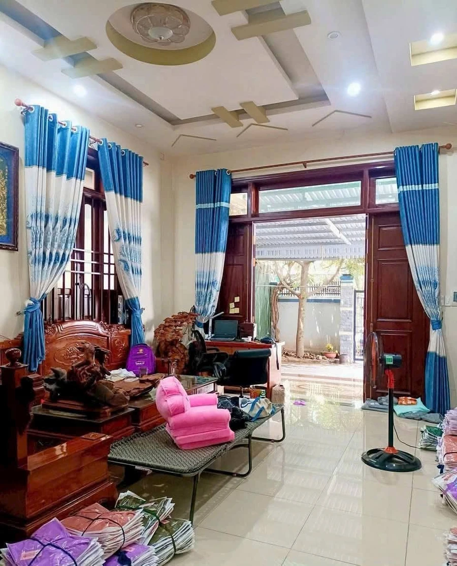 Bán biệt thự sân vườn 350m2, 3 phòng ngủ, Dĩ An, giá 9 tỷ - Ảnh thu nhỏ 4