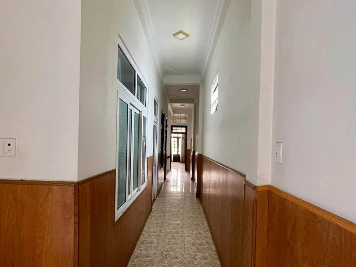 Bán nhà 3 tầng mặt tiền 120m2 Quảng Ngãi 4.6 tỷ - Ảnh thu nhỏ 4