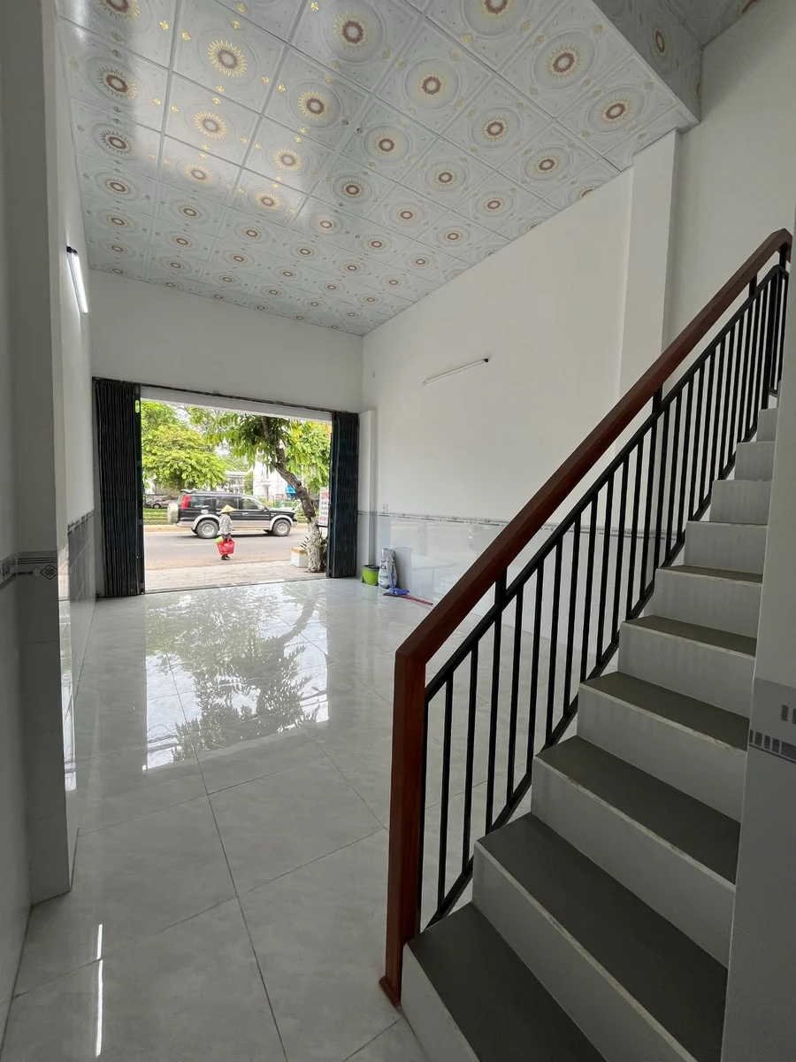 Bán nhà cấp 4 mặt tiền Nguyễn Tất Thành 62m² 2 PN 2tỷ690 - Ảnh 1