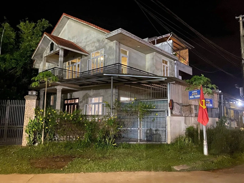Bán nhà 2 tầng mái Thái lô góc 2 mặt tiền 262,2m2 đường Hoài Thanh, Thủy Xuân, Huế