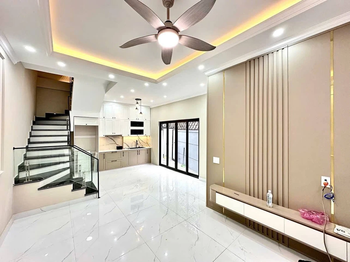 Bán nhà 4 tầng 42m² 3 phòng ngủ tại Lê Lai, Quận 1 - Ảnh thu nhỏ 2