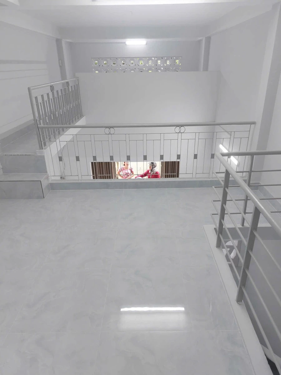 Bán nhà hẻm xe hơi Lạc Long Quân Quận 11, 3 tầng 3,8x8m, giá 4,85 tỷ - Ảnh thu nhỏ 2
