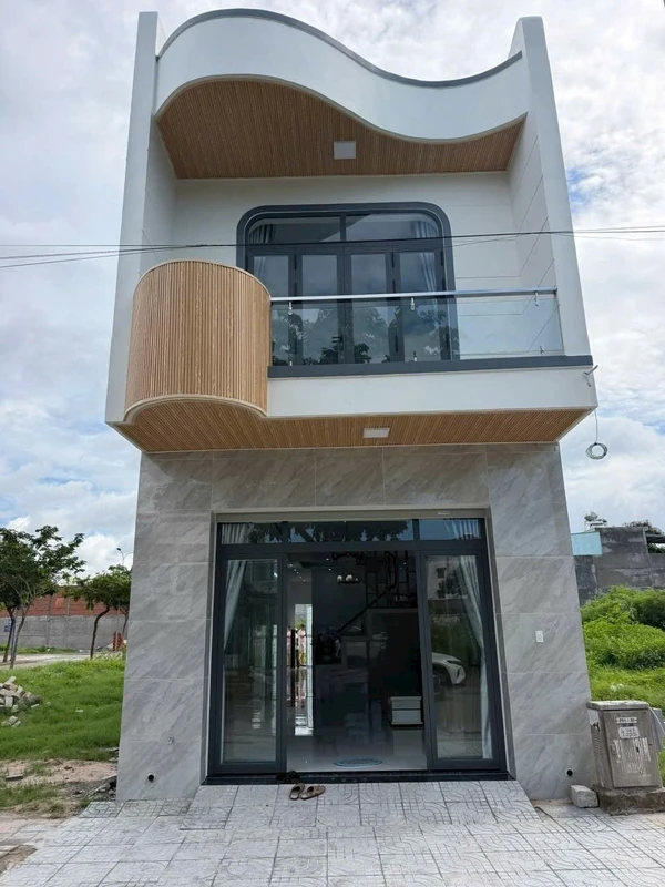 Bán nhà 1 trệt 1 lầu 100m2, 4 phòng, Long Tâm, Bà Rịa
