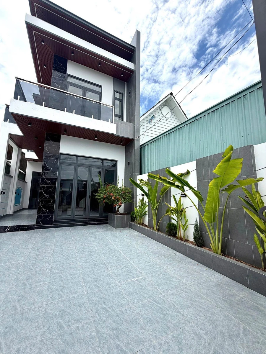 Bán villa sân vườn 120m² mặt tiền Đặng Văn Búp, Tây Ninh - Ảnh 1
