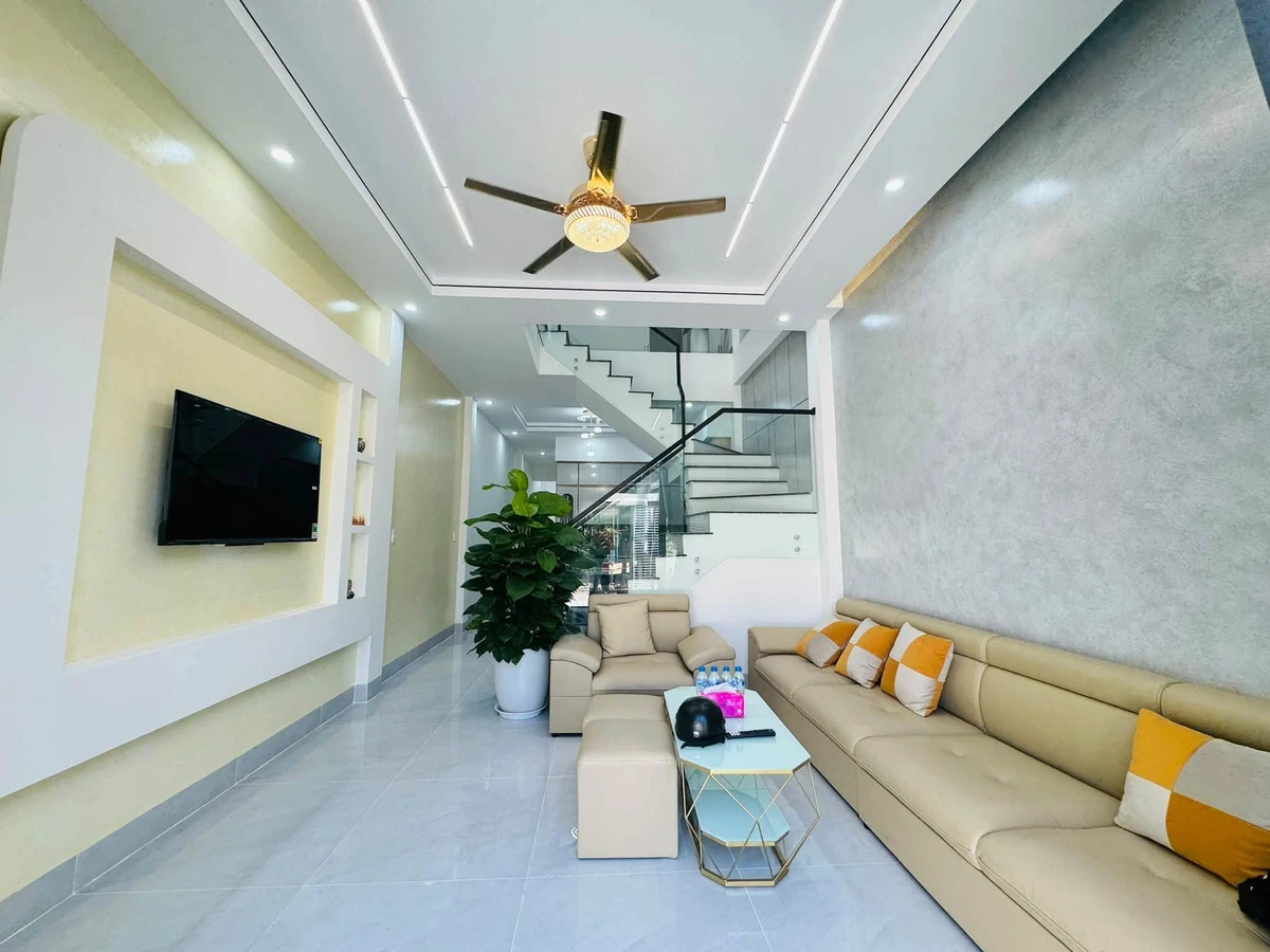 Bán nhà 2 tầng 92m² 3 phòng ngủ hướng Nam Quảng Ngãi - Ảnh thu nhỏ 2