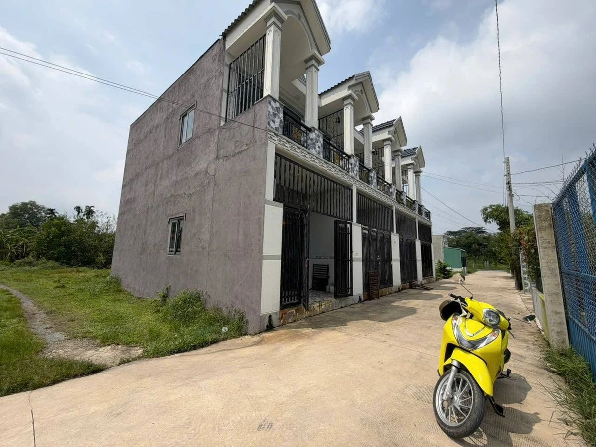 Bán nhà 1 trệt 1 lầu 4x12 thổ cư hoàn công giá 800 triệu tại Đức Hòa Thượng, Long An - Ảnh thu nhỏ 2