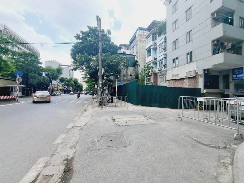 Bán tòa nhà shophouse 100m² 9 tầng Lạc Long Quân Cầu Giấy, 58 tỷ