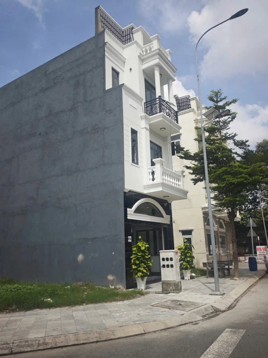 Bán nhà phố Icon Center Dĩ An 64m² 4PN 4.8 tỷ - Ảnh thu nhỏ 2