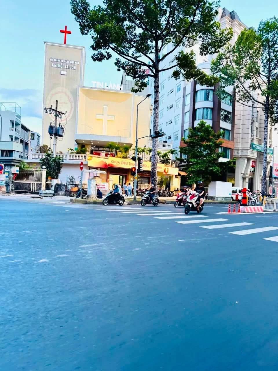 Bán nhà hẻm Hoàng Diệu Quận 4, 30m2, 1 trệt 2 lầu, 3PN, giá 5,6 tỷ - Ảnh 1