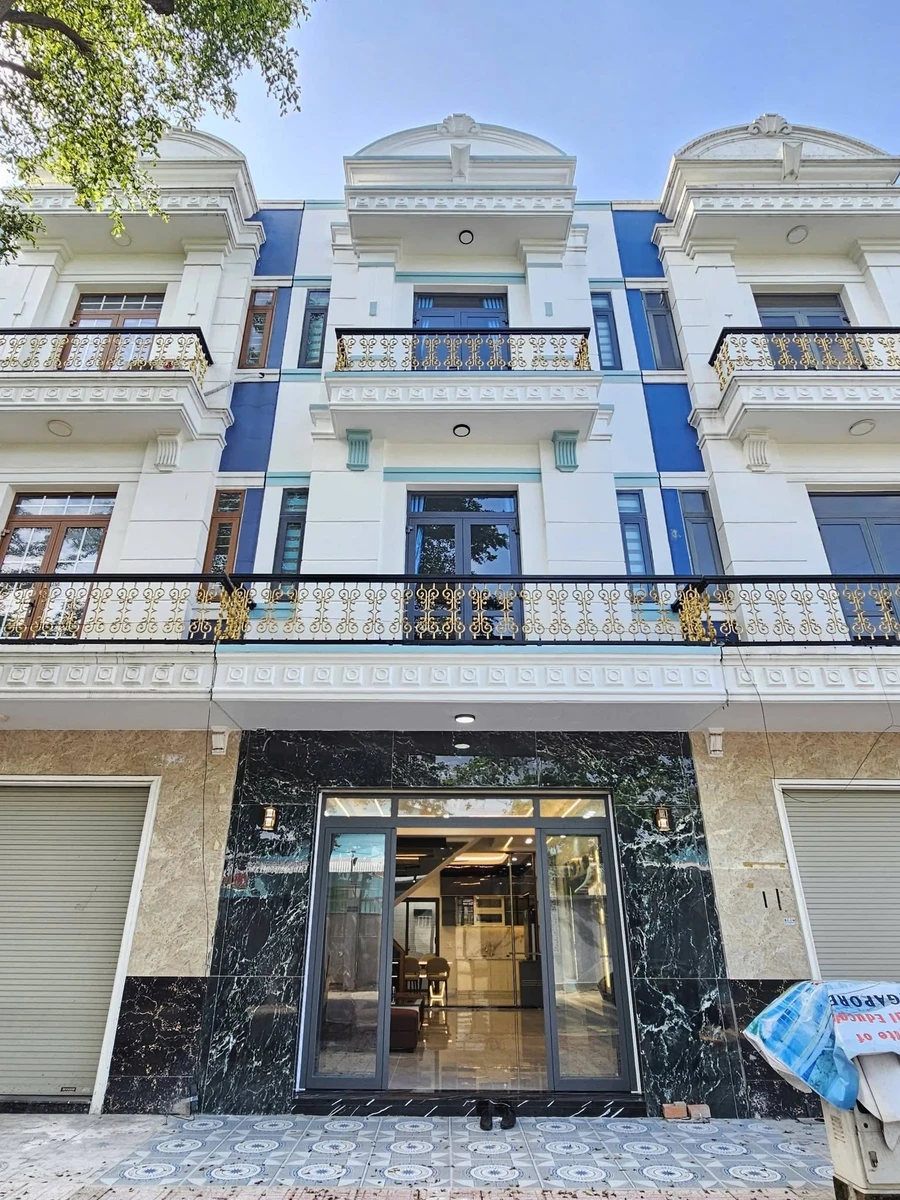 Bán nhà 4PN hoàn công Thị xã Thuận An, Bình Dương, 202,7m², 5.9 tỷ - Ảnh thu nhỏ 2