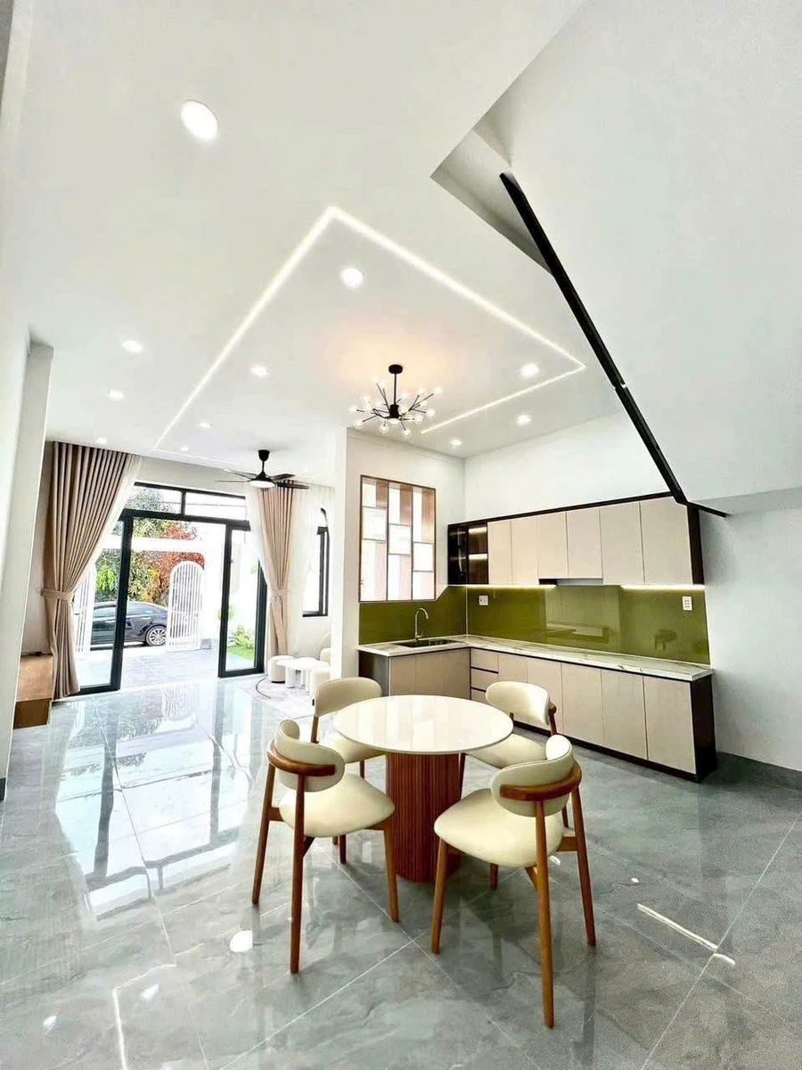 Bán nhà 1 trệt 1 lầu 3 phòng ngủ 5x20m giá 2,4 tỷ tại Hòa Thành, Tây Ninh - Ảnh thu nhỏ 4