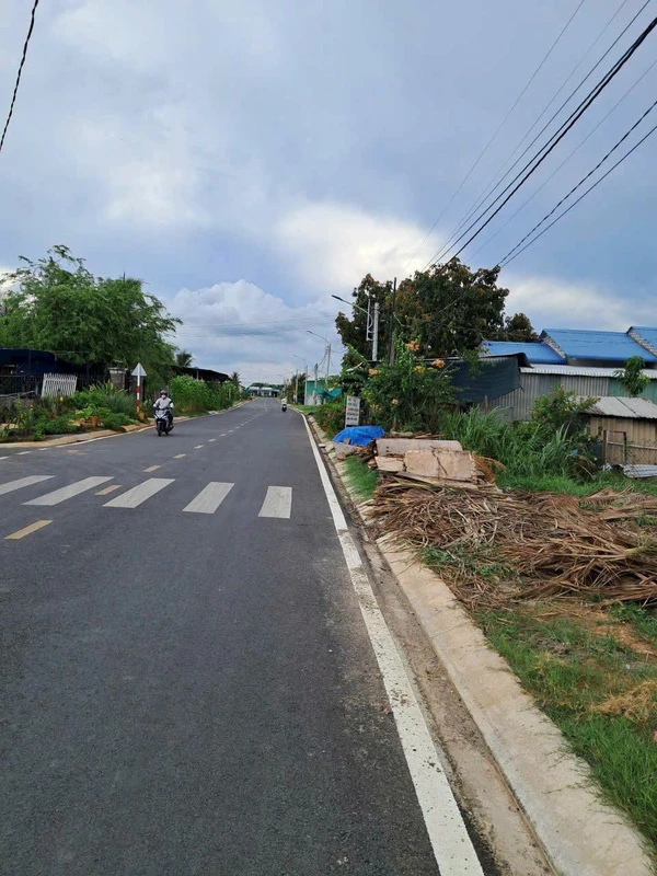 Bán nhà mặt tiền đường nhựa số 2 Bình Lợi, 5x34m, 4PN, giá 2,2 tỷ, Xã Hoà Khánh, Tây Ninh