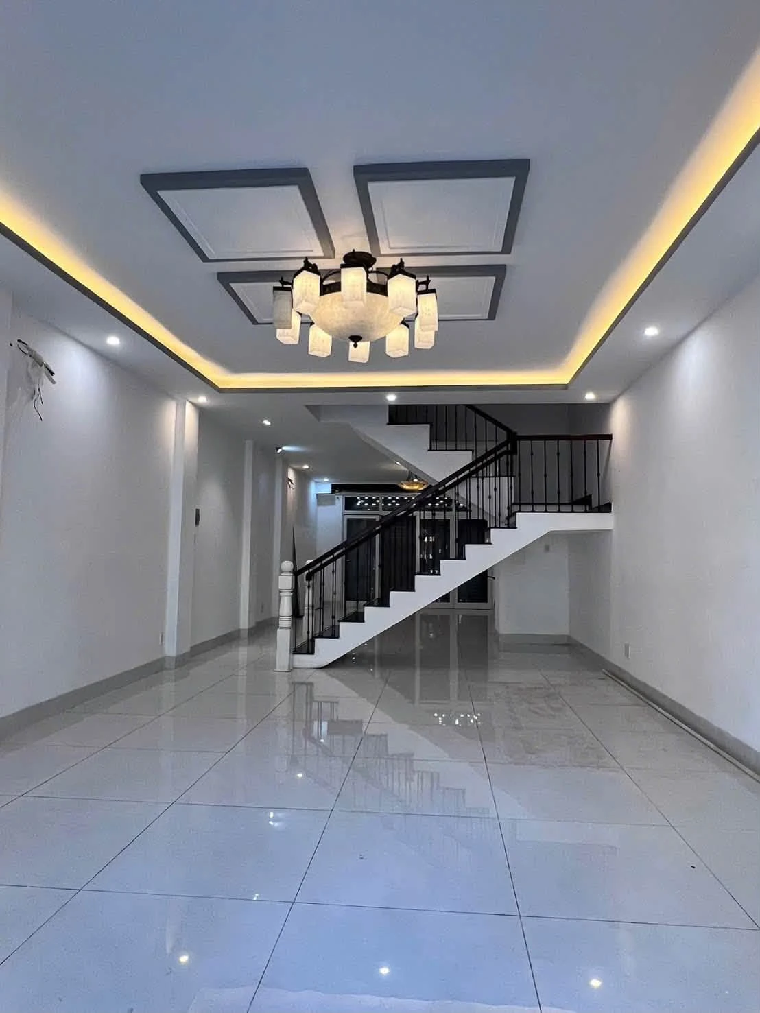 Bán nhà 5 tầng mặt tiền Lê Hoàn, 100m², 11,5 tỷ, Thủ Đức - Ảnh 1