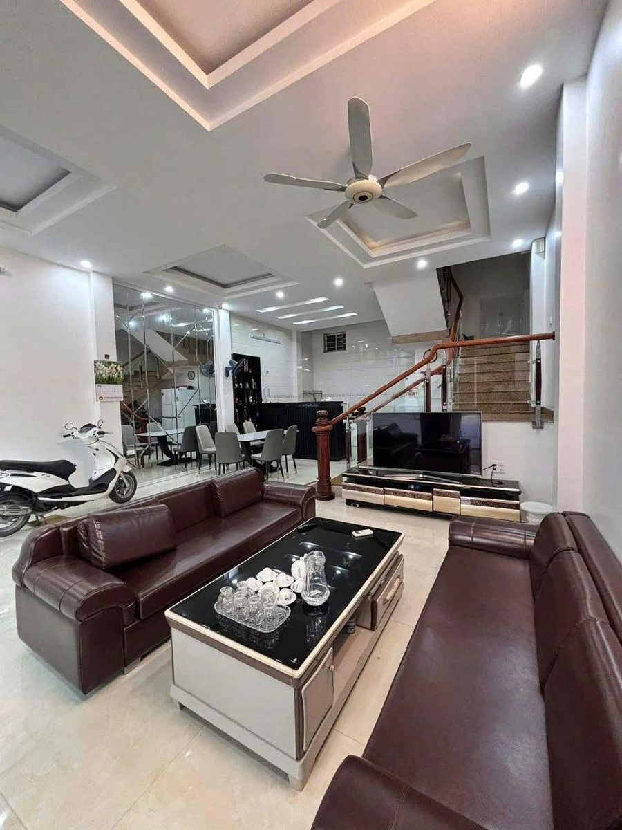 Bán nhà 3 tầng 176m² 3PN Đông Bắc Ga - Ảnh 1