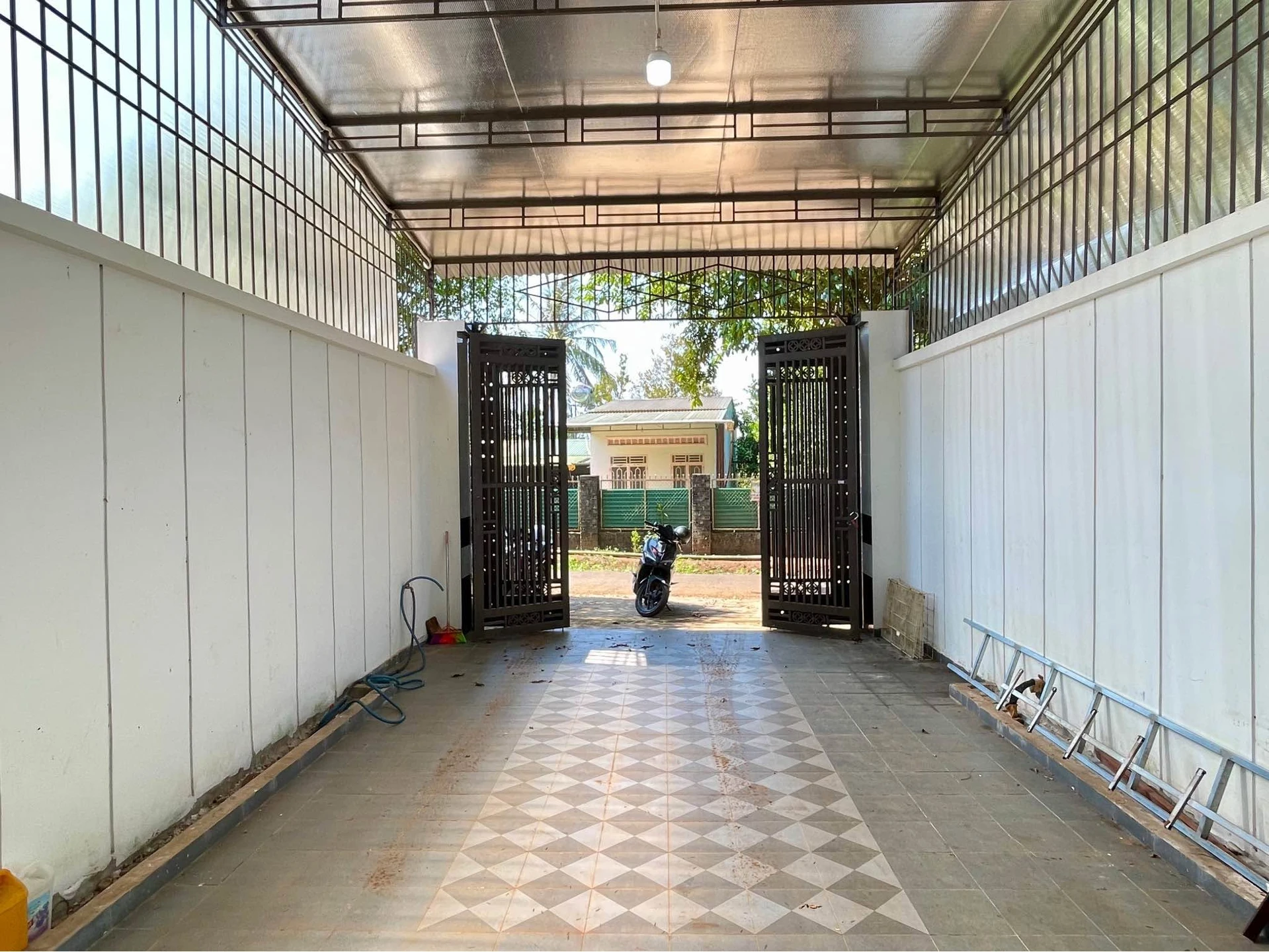 Bán nhà mặt tiền Ỷ Lan 130m² 3PN gần Biển Hồ - Ảnh 1