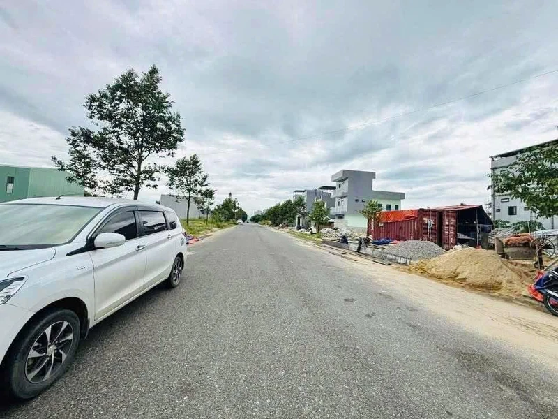Bán lô đất 122,5m2 khu đô thị số 9 Điện Ngọc, giá 2,65 tỷ