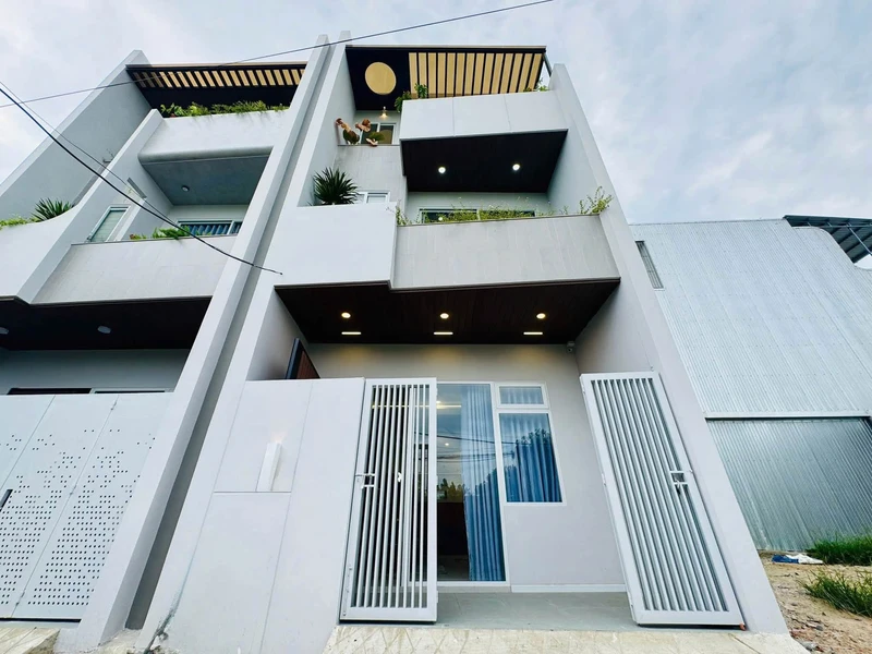 Bán nhà 3 tầng 3 phòng ngủ 57,5m² gần biển Khánh Hòa