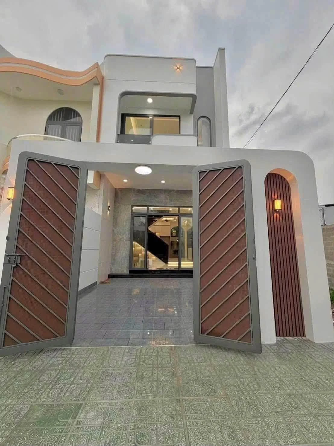 Bán nhà phố Phước Tân 80m², 3PN, 1 tỷ 990 triệu - Ảnh 1