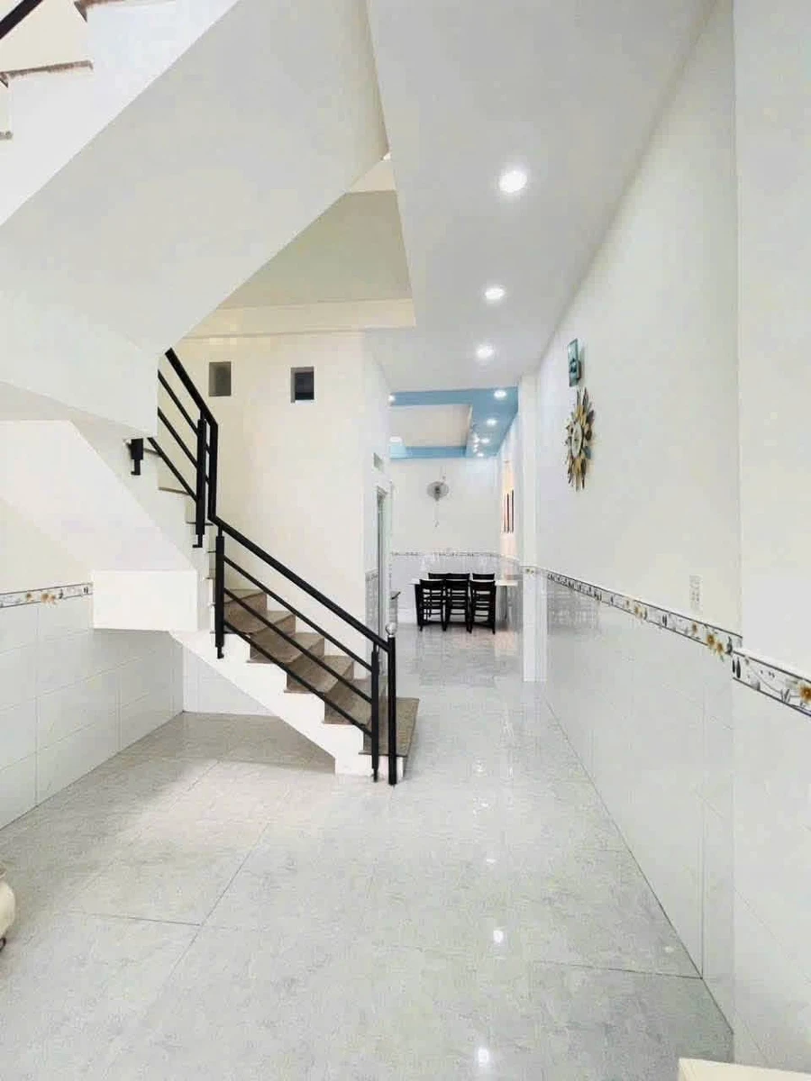 Bán nhà 1 trệt 1 lầu 45m2 sổ hồng riêng hẻm ô tô 4m đường Tân Thới Hiệp 21, Quận 12 - Ảnh 1