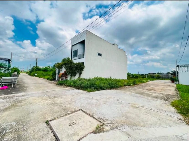 Bán villa 3 mặt tiền 525m² full thổ cư Hùng Vương, Đà Lạt dongbac