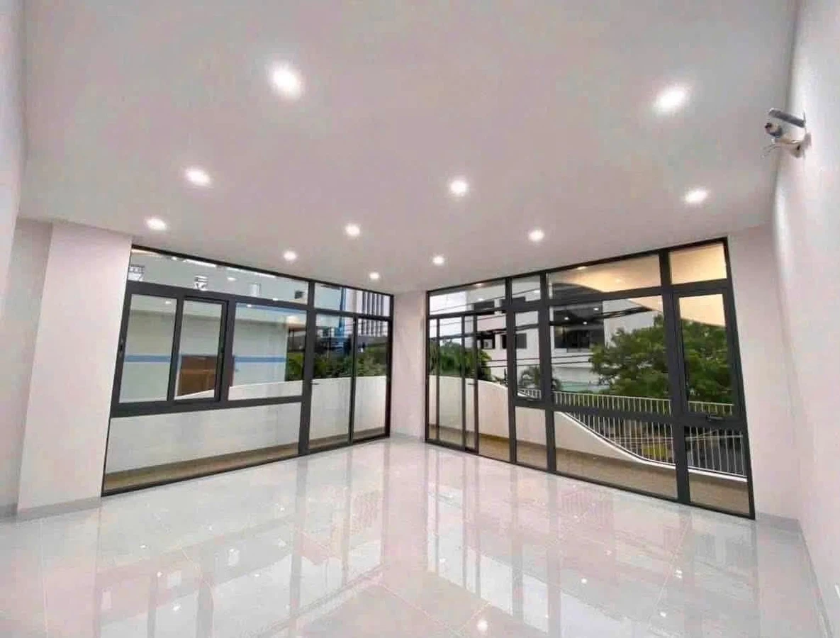 Cho thuê nhà góc 2 mặt tiền đường Diên Hồng, Quy Nhơn, 90m2, 2 tầng, 20 triệu/tháng - Ảnh 1