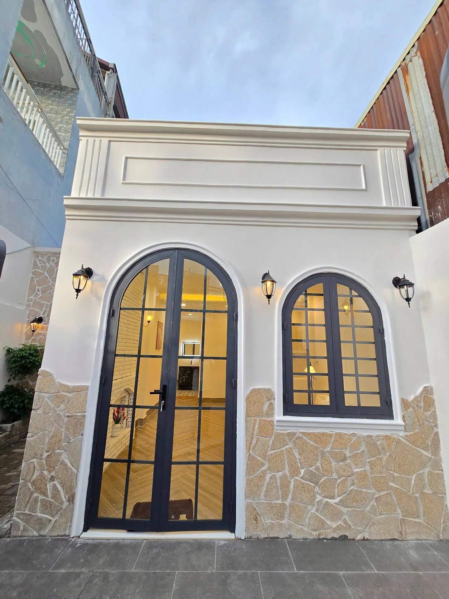 Bán nhà mặt tiền 6,8x12m kinh doanh, 2 PN, 2 tỷ 350 tại HCM - Ảnh 1