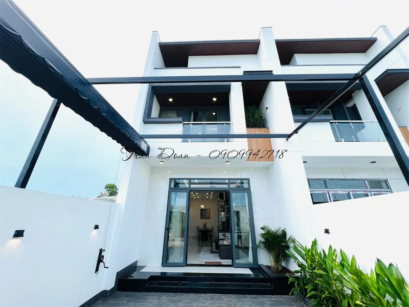 Nhà bán 110m2, 3PN, 3WC, nội thất, 2 tỷ 300 tại Long Khánh