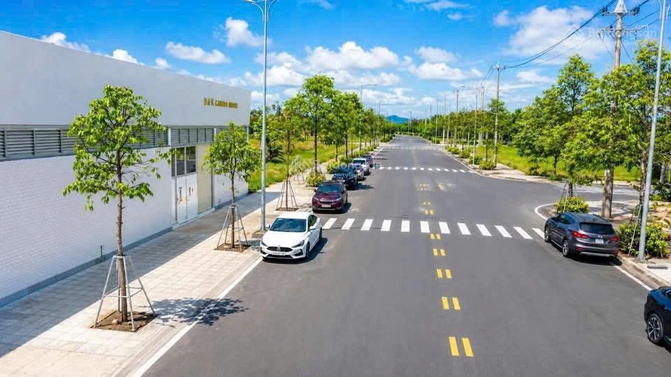 Mặt tiền siêu VIP nằm trên trục chính lớn nhất 25m của dự án Khu Dịch Vụ Hỗn Hợp VSIP Quảng Ngãi - Ảnh thu nhỏ 2
