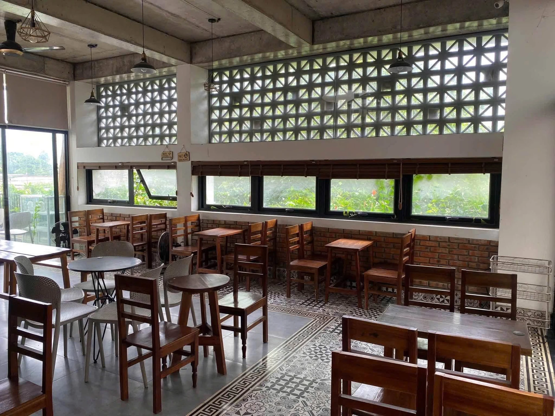 Bán nhà nguyên căn 5PN full nội thất 121m2 trung tâm phường Bến Tre giá 2 tỷ 19x81m - Ảnh 1
