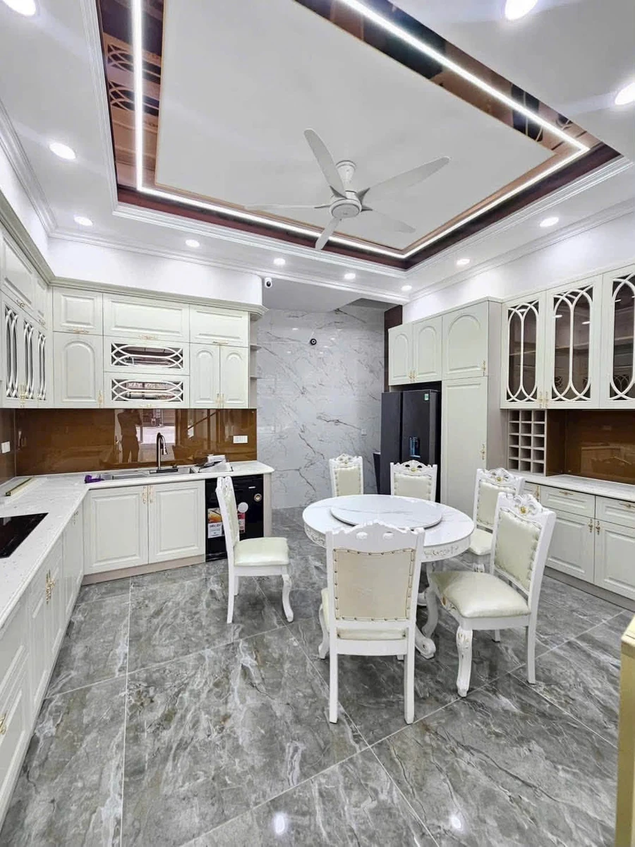 Bán nhà mặt tiền Hai Bà Trưng Dĩ An 5x18m, 1 trệt 3 lầu, thang máy, 12,8 tỷ - Ảnh thu nhỏ 3