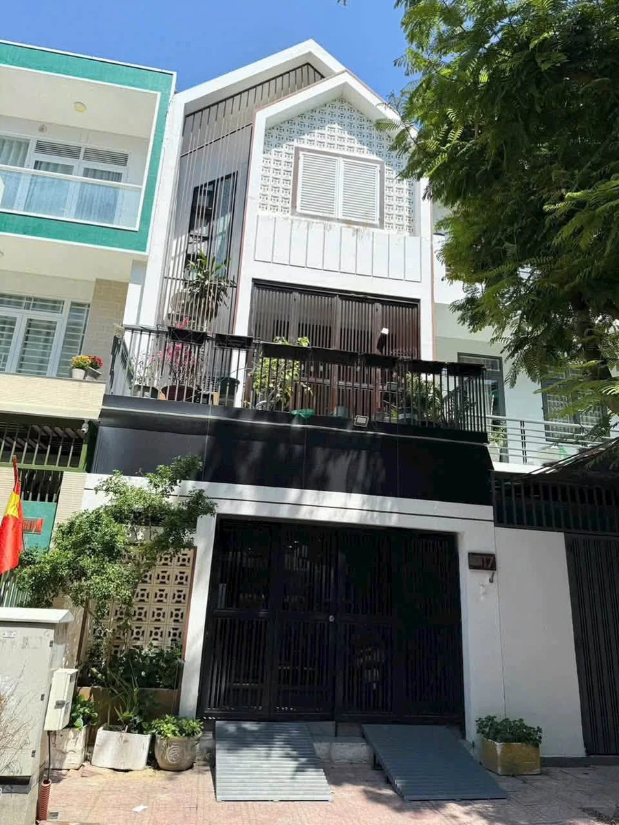 Bán nhà 3 tầng 100m2, 4PN, KĐT Hà Quang 1, Phước Hải, Nha Trang, giá 10,8 tỷ - Ảnh 1