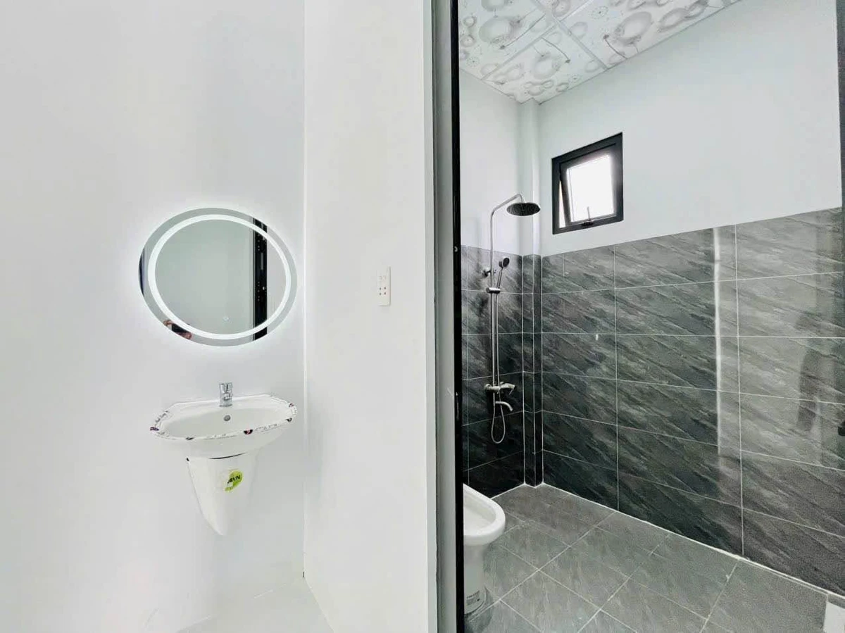 Bán nhà liền kề 8x14m, 2 phòng ngủ, sân ô tô, giá 1 tỷ 280 triệu gần ngã 3 Duy Hoà - Ảnh thu nhỏ 3