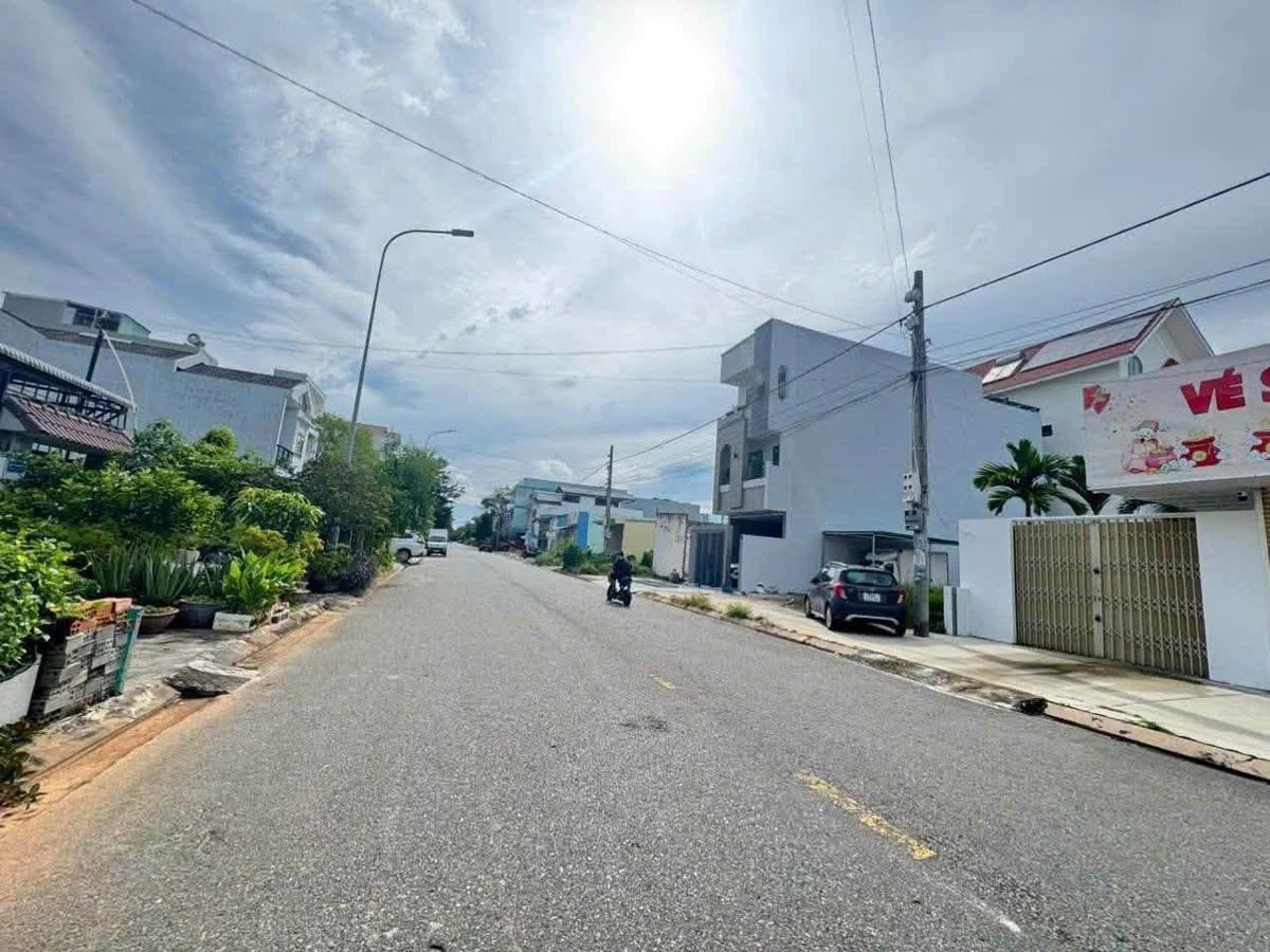 Bán nhà 1 trệt 1 lầu 3 PN, 174m² mặt đường Hoàng Bích Sơn, Phan Thiết - Ảnh 1