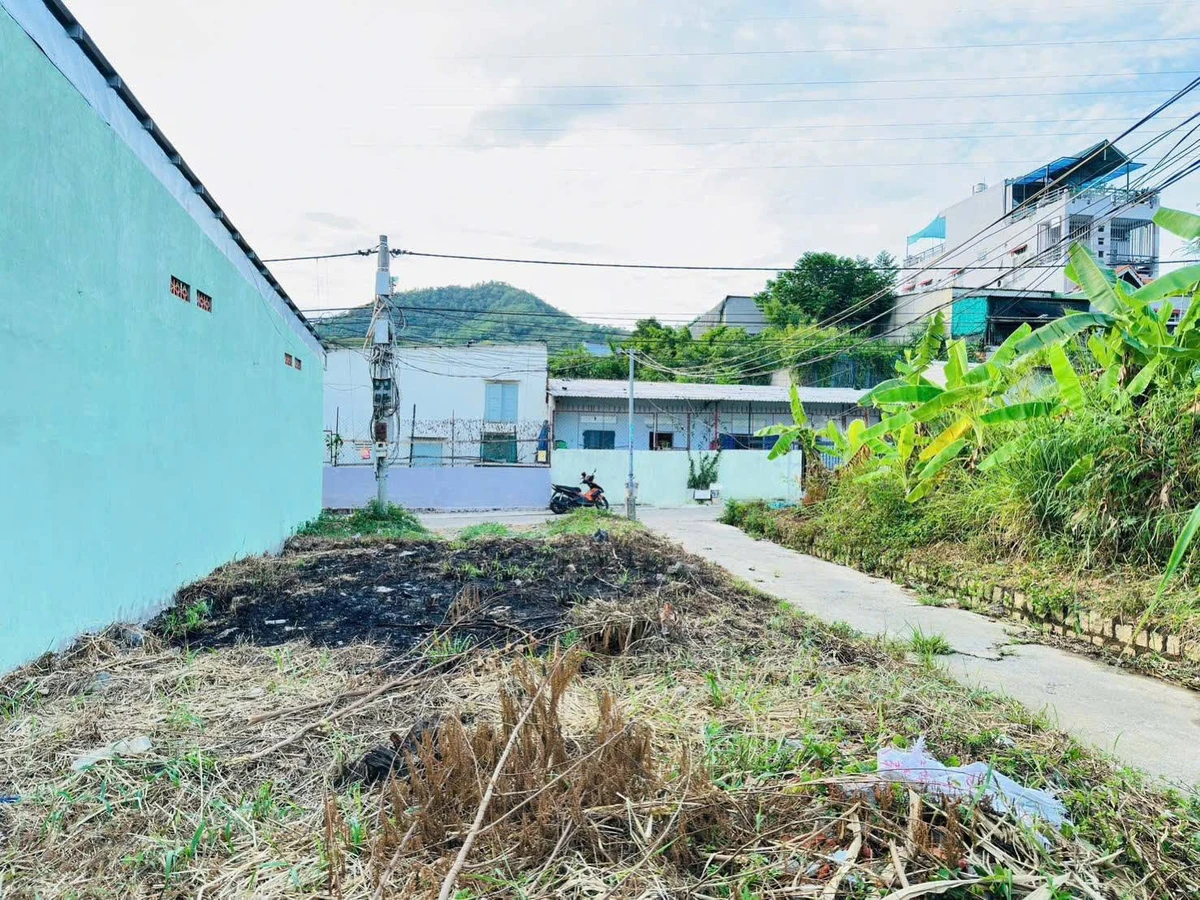 Bán đất 2 mặt tiền hẻm 148,6m² Nguyễn Xiển Nha Trang - Ảnh 1