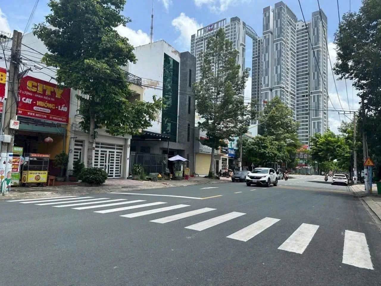 Bán nhà mặt tiền đường D1 KDC Phú Hòa 1, 6x20m, 1 trệt 1 lầu, giá 14,5 tỷ - Ảnh 1