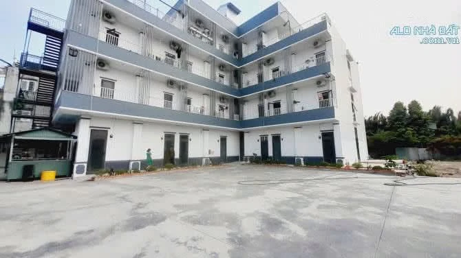 Bán tòa CHDV 81 phòng 3.193m2 gần Đại học Tài chính Marketing, giá 75 tỷ - Ảnh 1