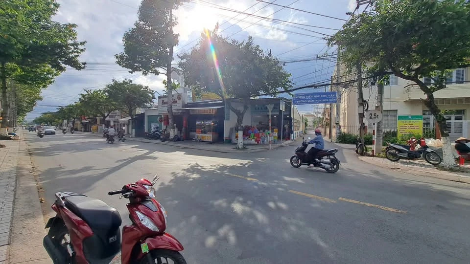 Bán nền đất 263.9m2 giáp đường Nguyễn Thị Định, Tân Phú - Ảnh 1
