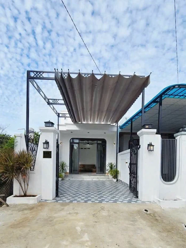 Bán nhà tân cổ điển 5x29m, 3 phòng ngủ, hẻm 40 Nguyễn Văn Linh, Phường Long Hoa, Tây Ninh
