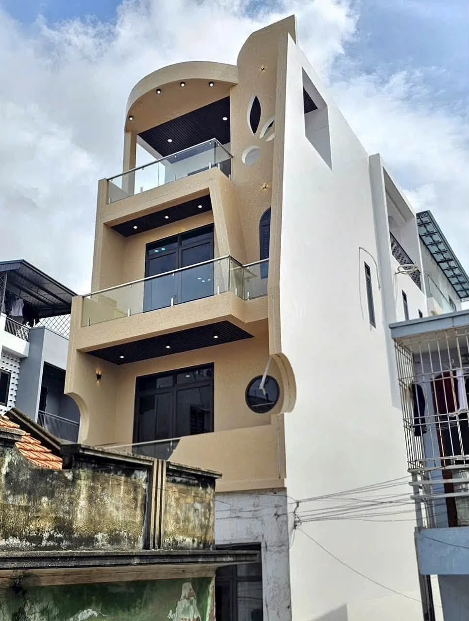 Bán nhà phố 54m² 3 tầng 3PN phố Hồ Sến - Ảnh 1