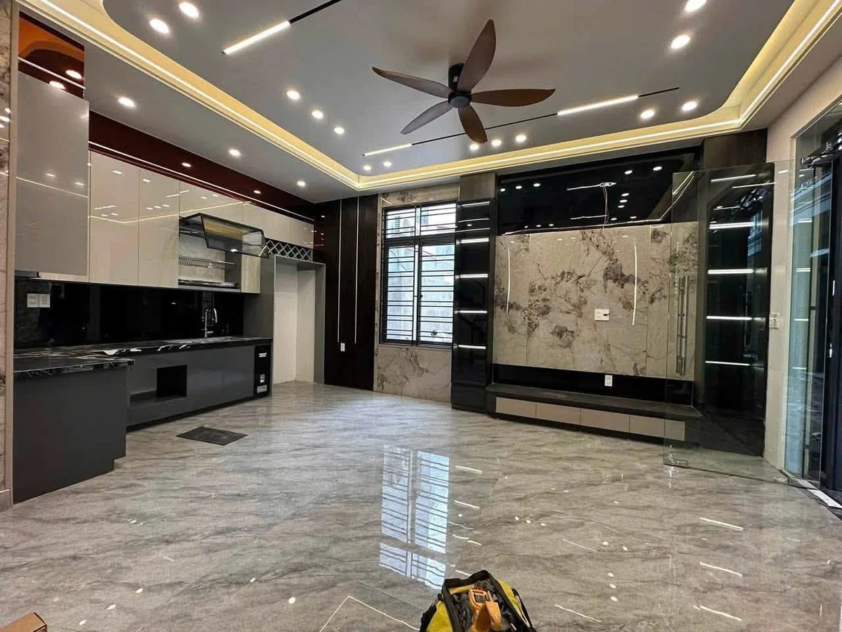 Nhà phố Hồ Sen 3 tỷ sân chung 100m² - Ảnh thu nhỏ 2