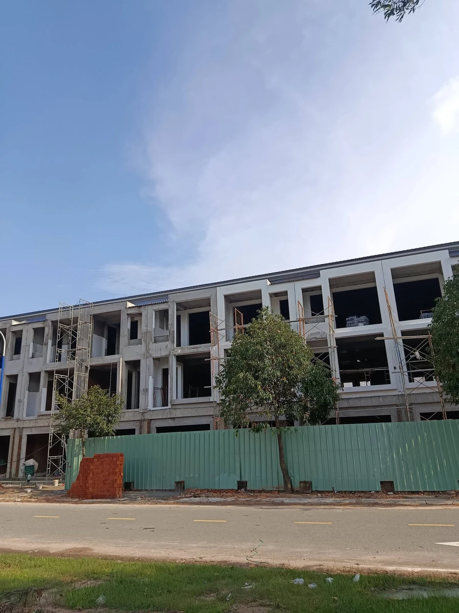 Bán shophouse mặt tiền đường Lê Lợi, dự án Fiesta Central, 150m2, 4,6 tỷ, Bình Dương - Ảnh 1