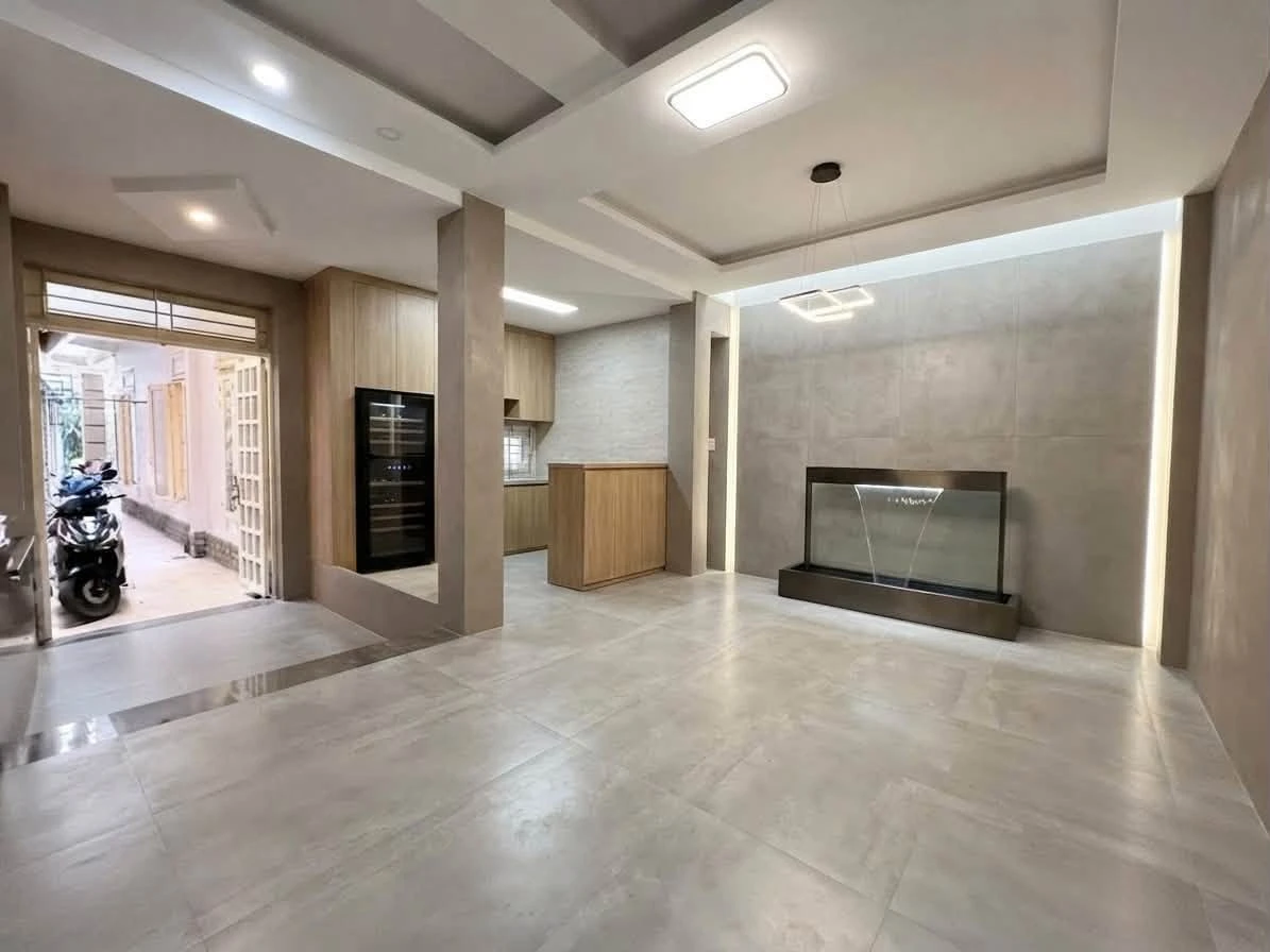 Bán nhà 3 tầng 135m2 hẻm ô tô giáp ranh Quận 3 và Phú Nhuận, gần bờ kè Trường Sa, giá 19 tỷ - Ảnh thu nhỏ 4